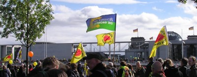 Großdemo vor dem Berliner Regierungsviertel