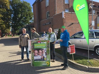 GRÜNE vor Sky-Markt