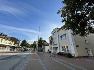 Die Bahnhofstraße Malente: Welche Möglichkeiten gibt es für die Bahnhofstraße in Bad Malente? Wir wollen Verkehrsberuhigung, sichere Wege und mehr Aufenthaltsqualität ernsthaft prüfen.